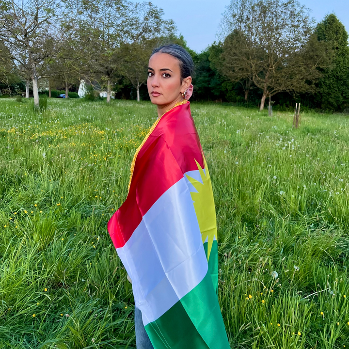 Kurdistan Flagge mit Fransen