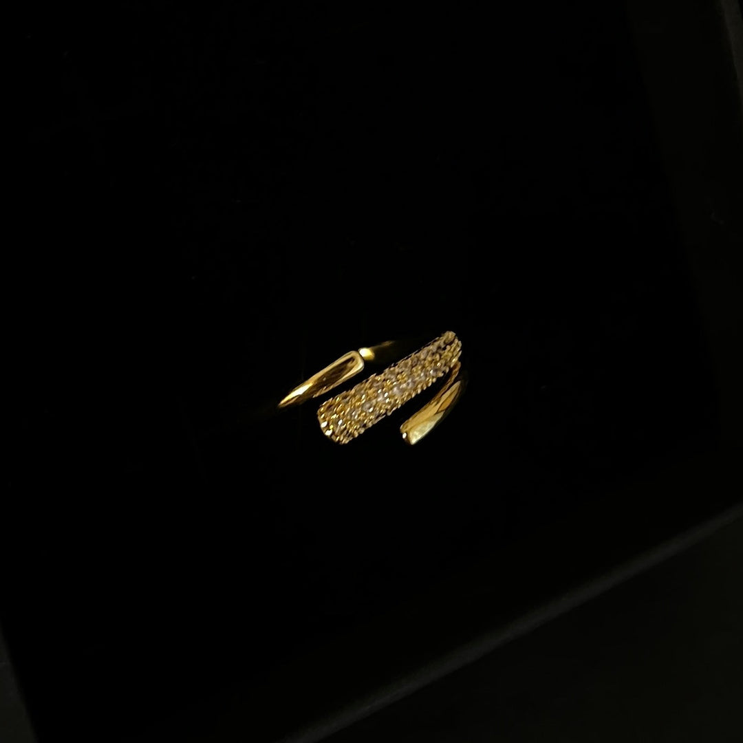Tîşk mit Zirkonia Ring