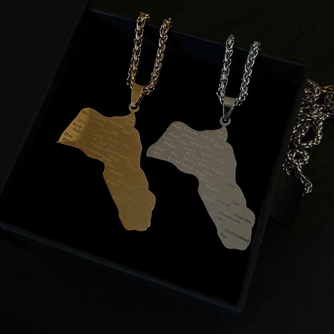 Vergoldete Kurdistan-Kette mit stilisiertem Städte-Anhänger aus Edelstahl, 4,5 cm groß
